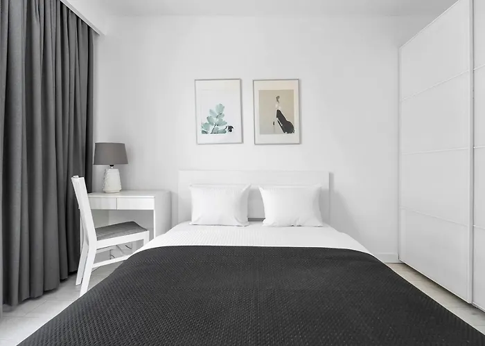 Kolska Grey Apartment