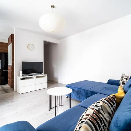 Kolska Grey Apartment