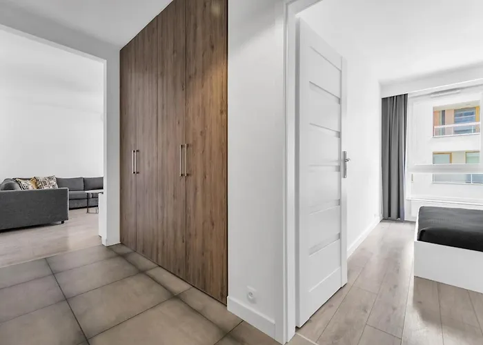 Kolska Grey * وارسو